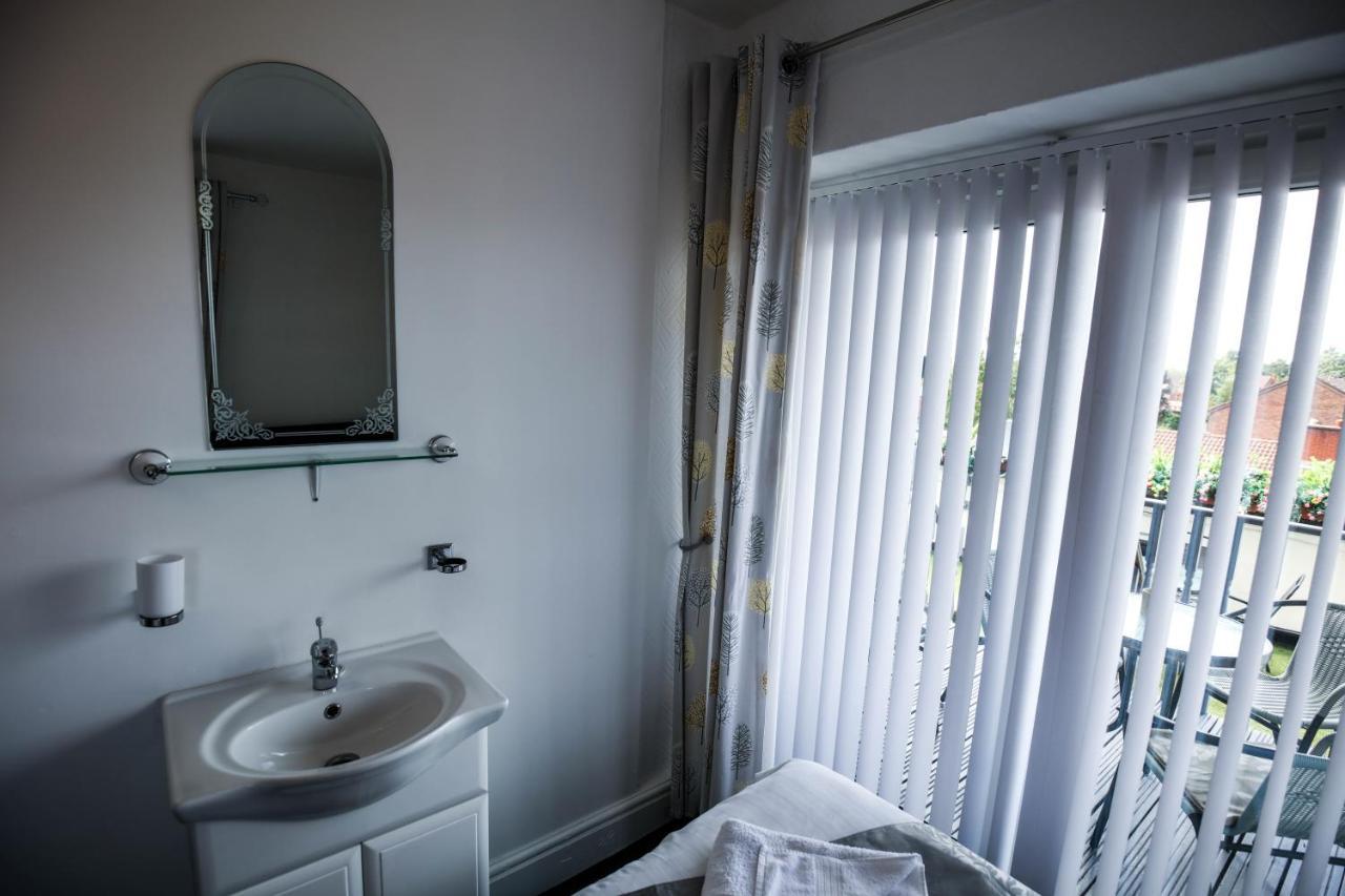St Hilda Guesthouse Ливърпул Екстериор снимка